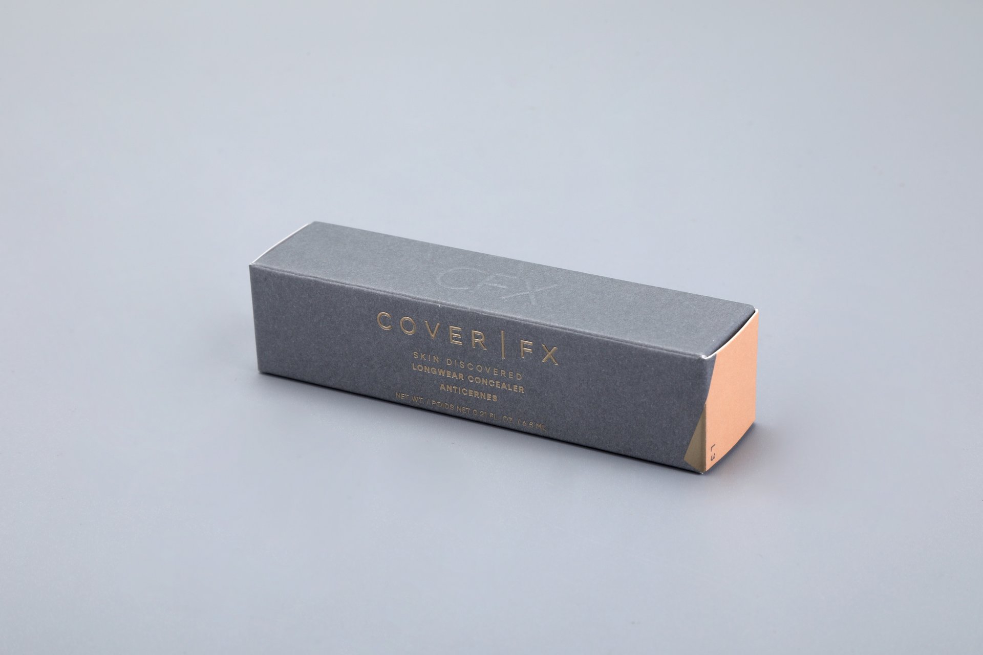 As a manufacturer of custom box packaging, the image showcases our product: a sleek gray rectangular box designed for skincare products like cream concealer. It features a minimalist light gray background that enhances the sophisticated aesthetic of the packaging. This design emphasizes high quality and professionalism, suitable for beauty and cosmetic brands looking to create a refined impression without displaying specific text or branding elements on the box itself.